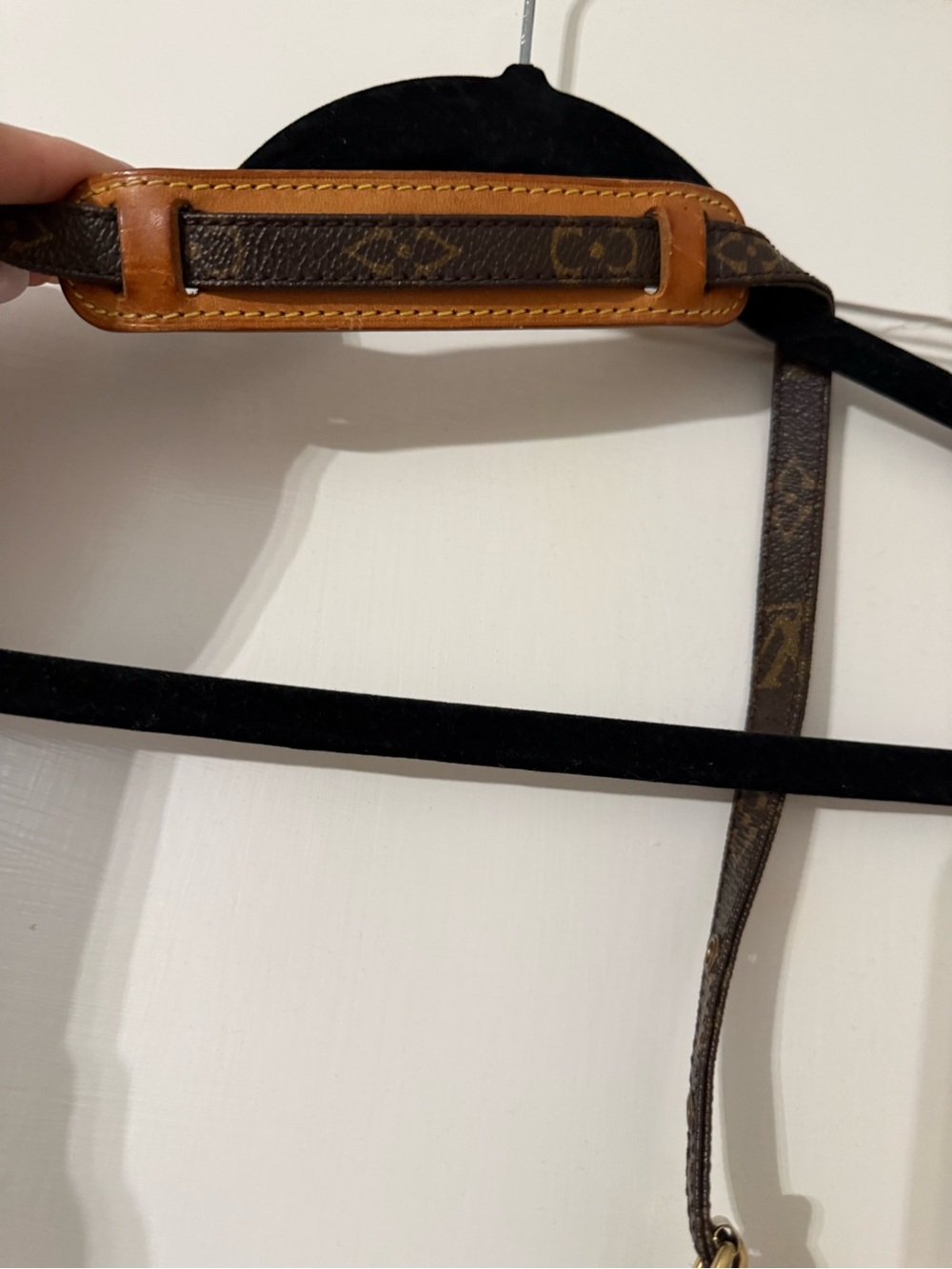 Louis Vuitton Monogram Canvas Shoulder Bag - Brown/Gold Trim - Picture 4 of 8